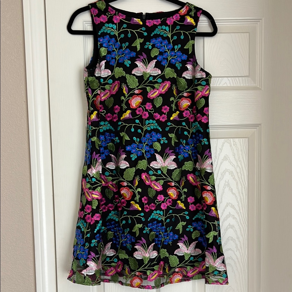 Levine Tahari Embroidered Floral Shift Dress Size 2P Colorful Floral